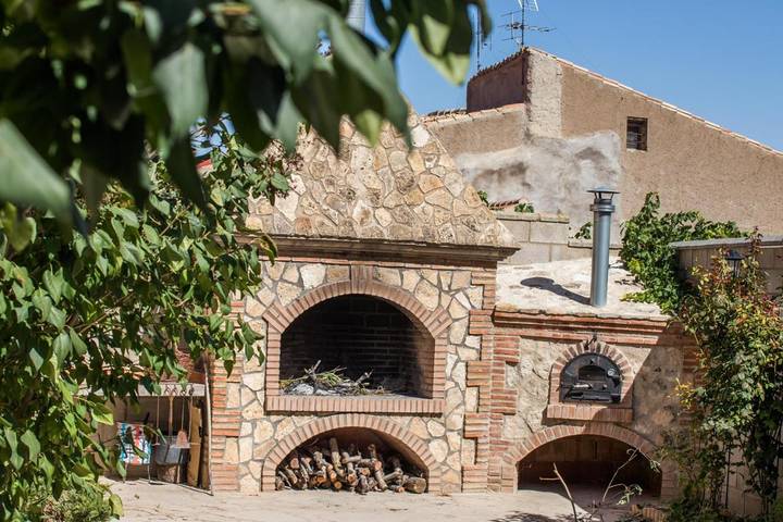 Casa de vacaciones para 17 personas, con Jacuzzi y Terraza además de Jardín y Vistas en Campo de Belchite - 3
