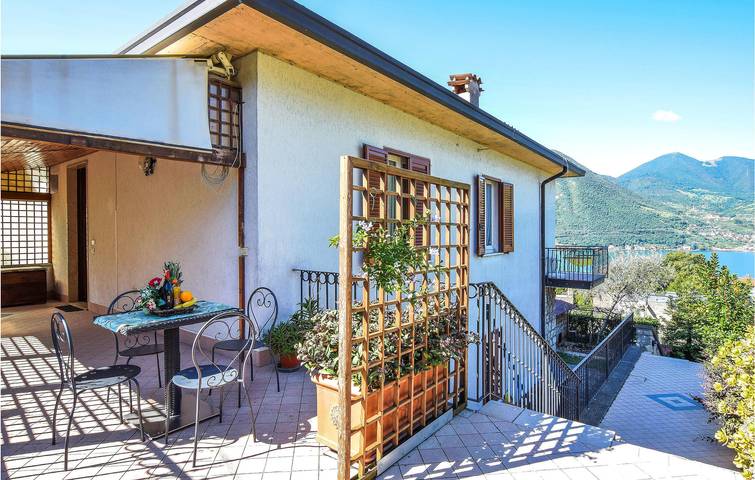Ferienwohnung für 5 Personen, mit Terrasse und Garten am Iseosee