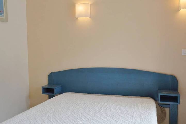 Ganze Wohnung, 2-Zi.-Wohnung mit Pool & Fitnessraum, 400m zum Strand, Parkplatz, Terrasse, Golfe-Juan in Golfe-Juan, Vallauris