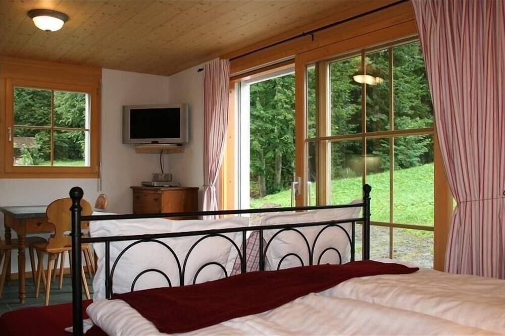 Ganze Wohnung, Neues Chalet W / Studio in Bönigen bei Interlaken am Brienzersee in Bönigen, Verwaltungskreis Interlaken-Oberhasli