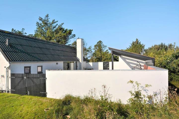 Ferieudlejning for 4 personer, med terrasse og have i Vorupør