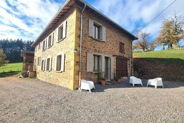 Gîte pour 6 personnes, avec jardin à Belmont-de-la-Loire