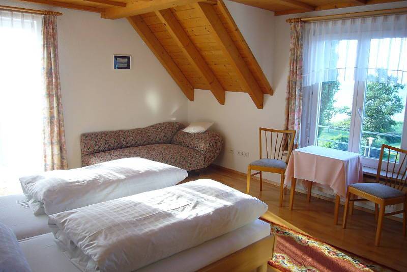 Ganze Ferienwohnung, Ferienwohnung Christa Heger - Ferienwohnung 2. Og, 3-Zimmer-Fewo, 70 qm in Immenstaad, Immenstaad am Bodensee