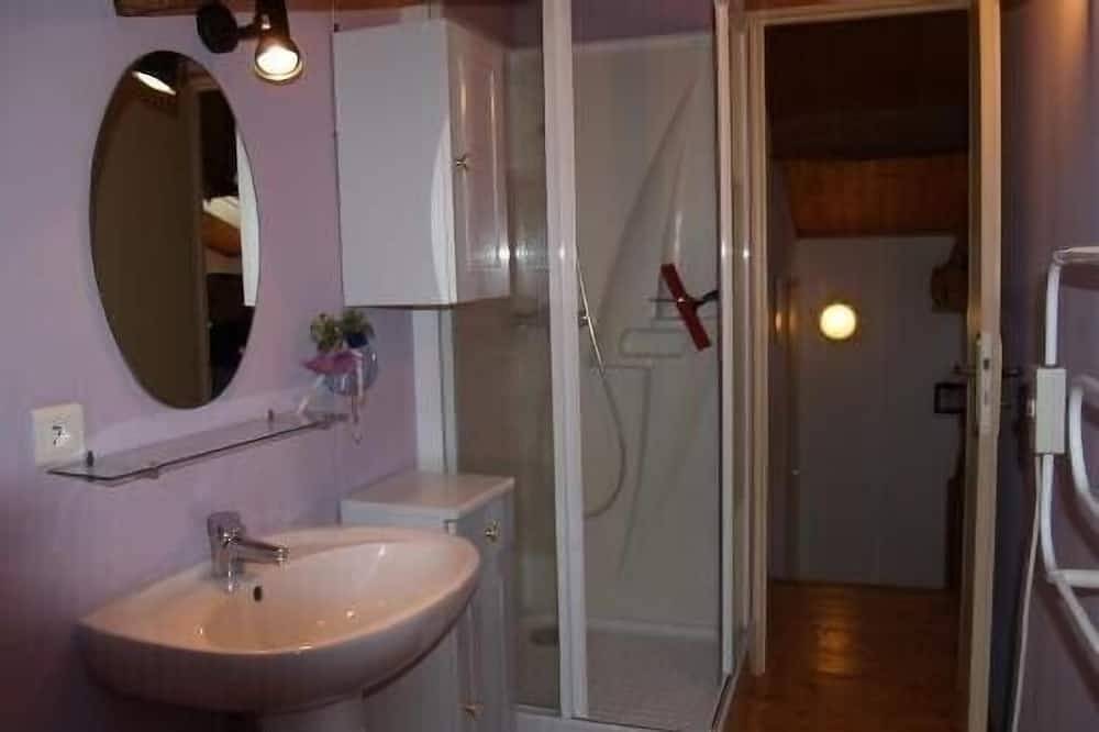 Petit gîte 3 épis à Ruisseau, au coeur du Poitou-Charentes. Ouvert toute l'année in Lezay, Région de Niort