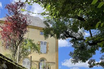 Gîte pour 6 personnes, avec balcon ainsi que piscine et jardin à Strenquels