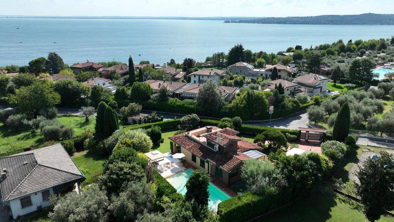 Villa Artemisia, Porzione di villa, luxury vila in Padenghe sul Garda, Prealpi Gardesane