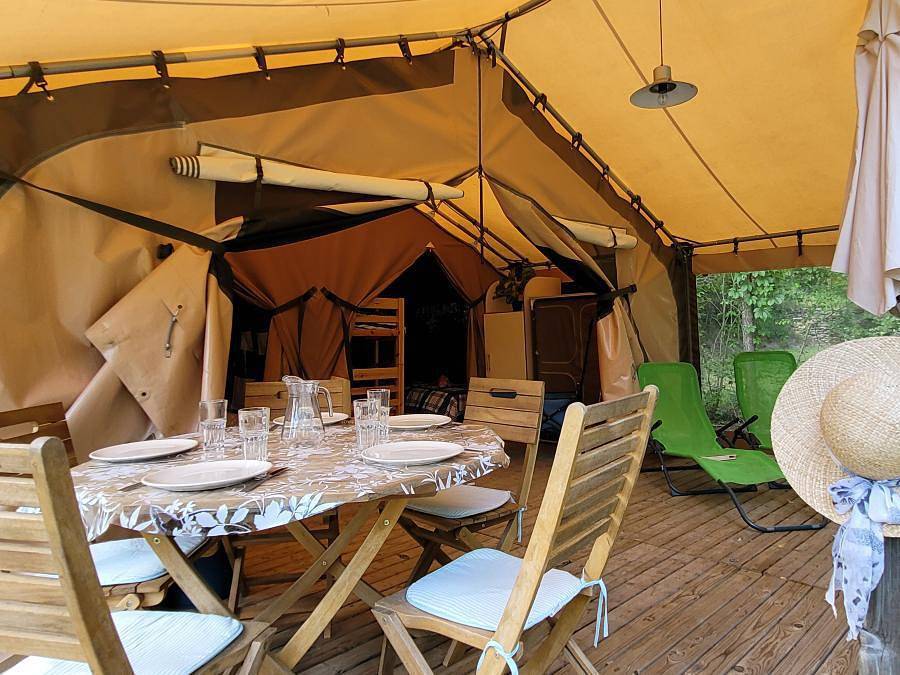 Camping La Castillonderie - Safarizelt 5 personen - Ungewöhnlich - 2-Zimmer Lodge-Zelt - ohne Sanitäranlagen in Thonac, Périgord Noir