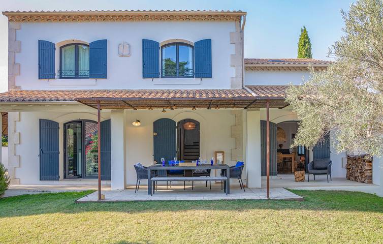 Piscina climatizada, AC, Parking | Acogedor 170m² Apt en Verquières in Verquières, Region de Arles