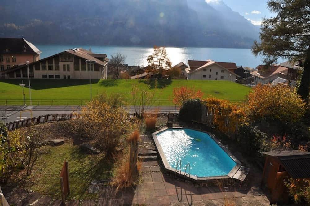 Ganze Wohnung, Haus mit wunderschöner Seesicht, Garten und Pool in Brienz, Berner Oberland