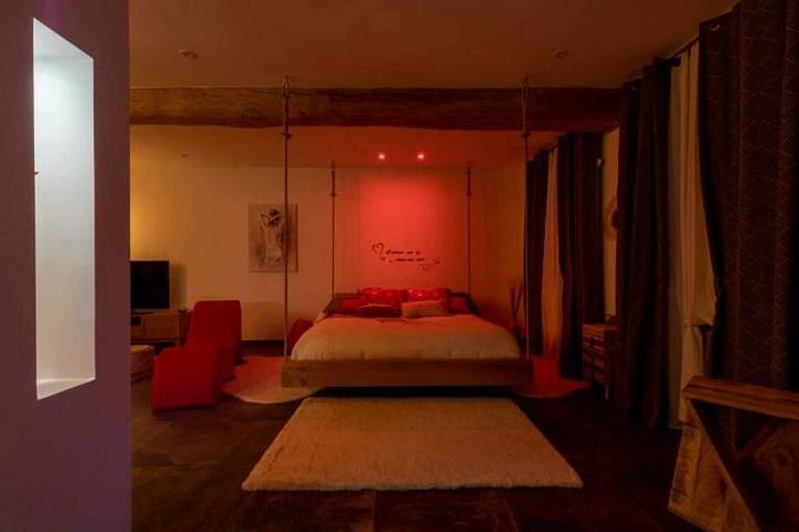 Gîte pour 2 personnes, avec terrasse et sauna ainsi que jardin et jacuzzi dans Étigny