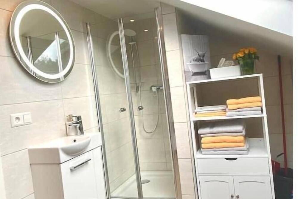 Ganze Wohnung, Moderne & gemütliche Ferienwohnung/Balkon & Garten mit guter Lage für Ausflüge in Gaggenau, Nordschwarzwald