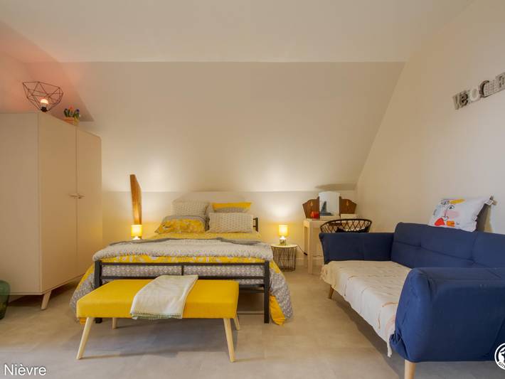 Charmantes Studio mit Balkon, Whirlpool-Badewanne und Parkplatz in Dornes in Dornes, Nièvre