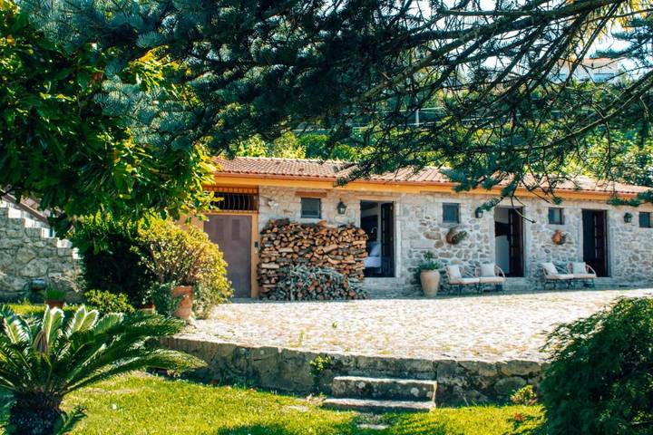 Bed and breakfast para 2 pessoas, com vista e piscina e ainda jardim em Caminha