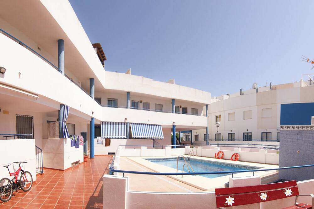 Entire apartment, Apartment with pool near the beach and a park with sports facilities. in San José (Almeria), Níjar