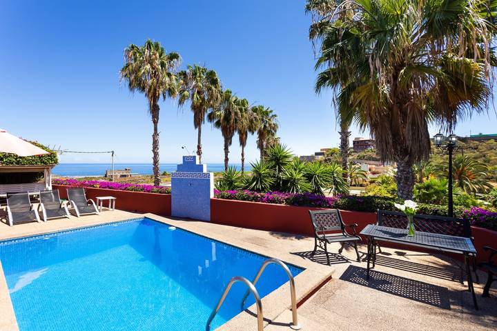 Beautiful Holiday Apartment Las Flores with Sea View, Mountain View in Icod de los Vinos, North Tenerife