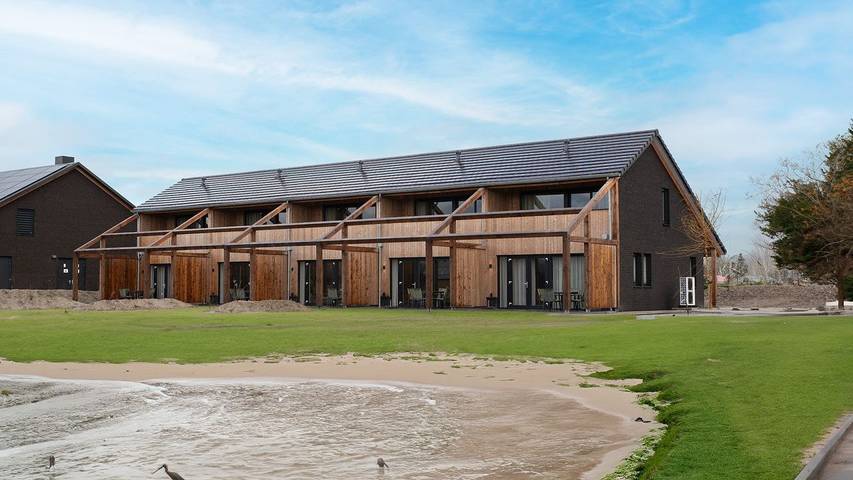 Vakantiewoning voor 2 personen, with terras and kinderzwembad as well as tuin and zwembad in Nieuwvliet