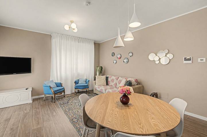 Ganze Wohnung, Wohnung 'Eleganz & Komfort am Iseosee' mit Seeblick, Wlan & Klimatisierung in Paratico, Franciacorta