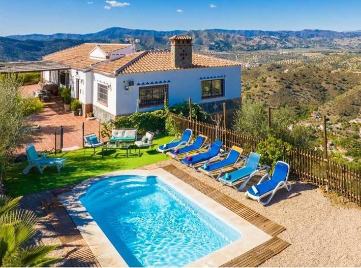 Casa rural para 8 personas, con vistas al lago y piscina además de jardín y vistas, Se admiten mascotas en Canillas de Aceituno