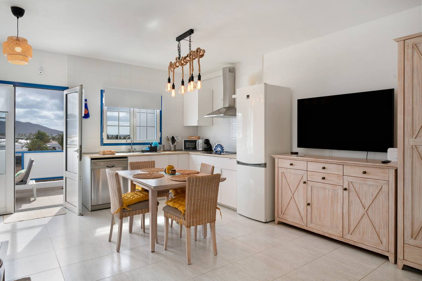 Ganze Wohnung, Ferienwohnung 'Atlantic Soul' mit Meerblick, privater Terrasse und Wlan in Playa Blanca, Yaiza