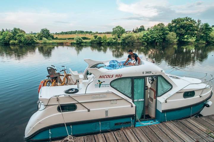 Bateau pour 11 personnes, avec terrasse et vue à Grez-Neuville