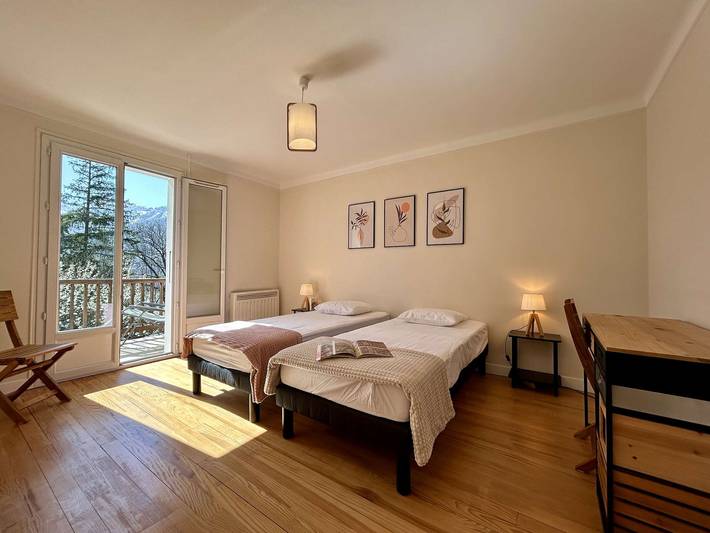 Ganze Wohnung, Geräumige, renovierte 4-Zimmer-Wohnung mit Garten und Balkon, 6 Betten, 2 Parkplätze, WLAN in Briançon, Serre Chevalier