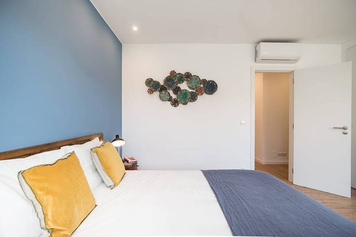 Entire apartment, Nice view of Lisbon / Tagus - Enjoy a sunny terrace. Free WIFI! in São João (Lisbon), Penha de França