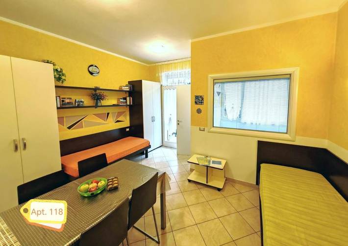 Gîte pour 4 personnes, avec vue et vue sur le lac ainsi que jardin et piscine à Garde - 4