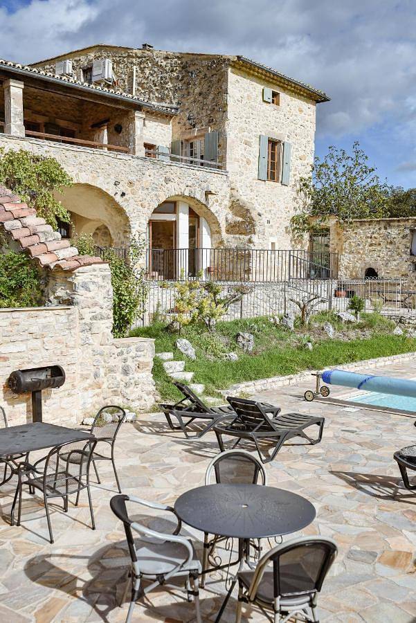 Location de vacances pour 19 personnes, avec vue ainsi que piscine et jardin, animaux acceptés à Labastide-de-Virac - 2