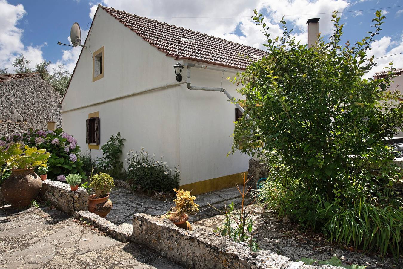 Null 'Casa Do Largo - Piso 2' con terrazza condivisa, giardino condiviso e Wi-Fi in Mendiga, Arrimal e Mendiga