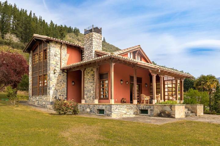 Apartamento para 8 personas, con Balcón y Terraza además de Jardín y Vistas en Potes