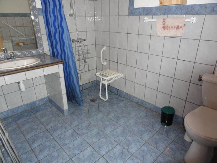 Gîte pour 4 personnes, avec vue sur le lac et jardin ainsi que piscine et terrasse à Le Puech - 4