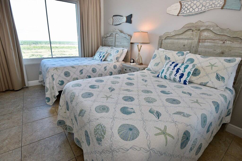 Entire apartment, San Carlos 1201 ~ Stunning beach front condo ~ Corner Balcony in Gulf Shores, Mobile Bay