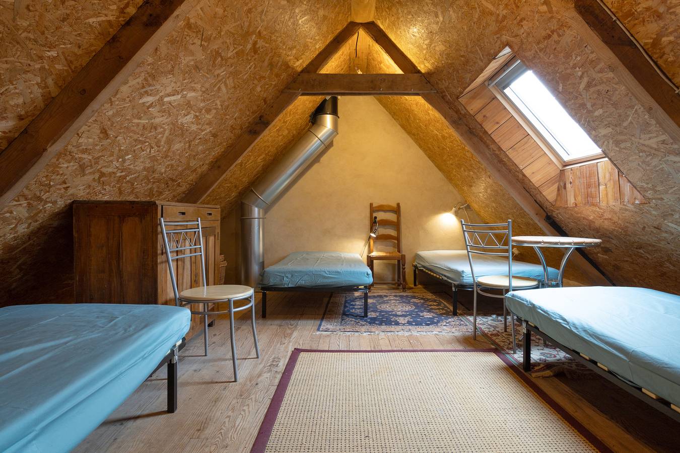 Maison 'Gîte D'étape' avec jardin partagé et Wi-Fi in Saint-Tugdual, Région de Pontivy