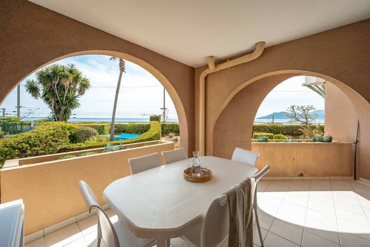 Gîte pour 5 personnes, avec terrasse ainsi que piscine et jardin, animaux acceptés dans Cannes La Bocca - 4