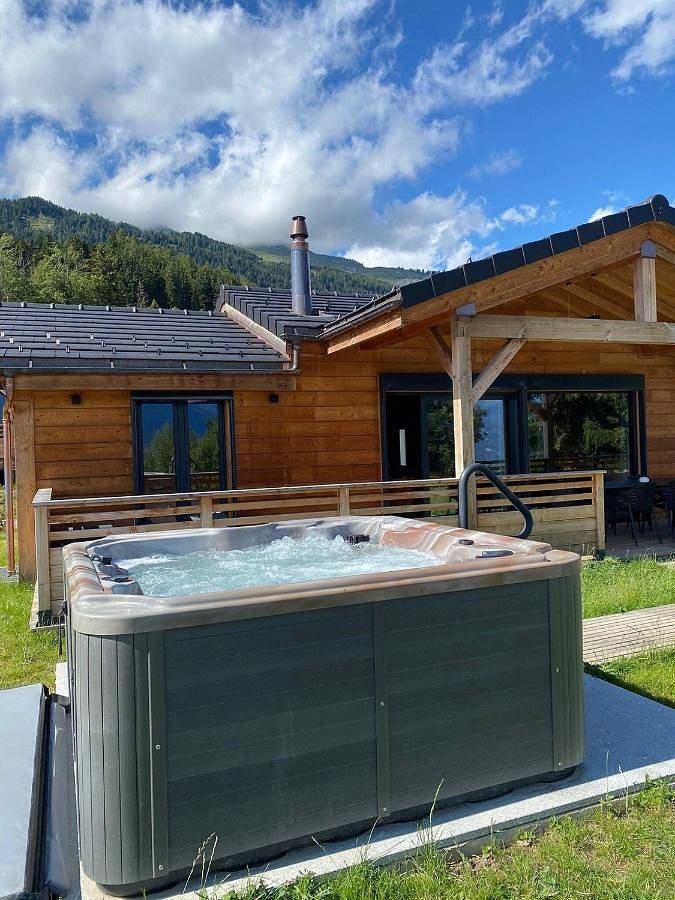 Apartmenthotel für 8 Personen, mit Balkon und Terrasse sowie Garten und Ausblick in Ayent
