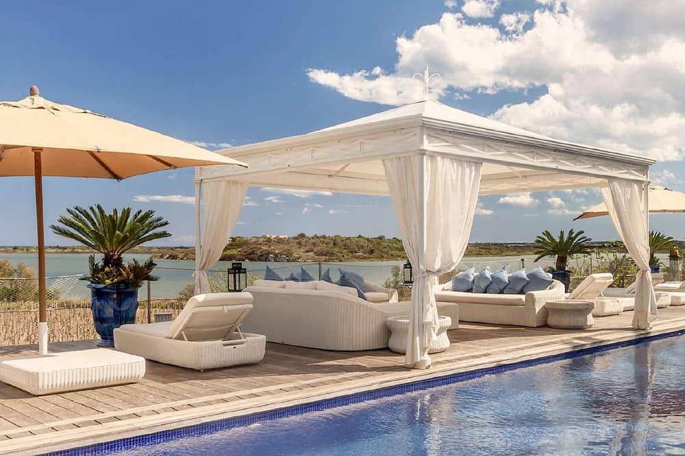 Stunning 7Br Villa in Noto with Sea View in Roveto, Noto e dintorni