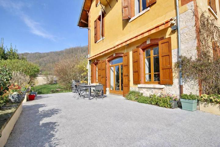 Location de vacances pour 15 personnes, avec piscine ainsi que terrasse et vue, animaux acceptés dans Saint-Bueil - 3