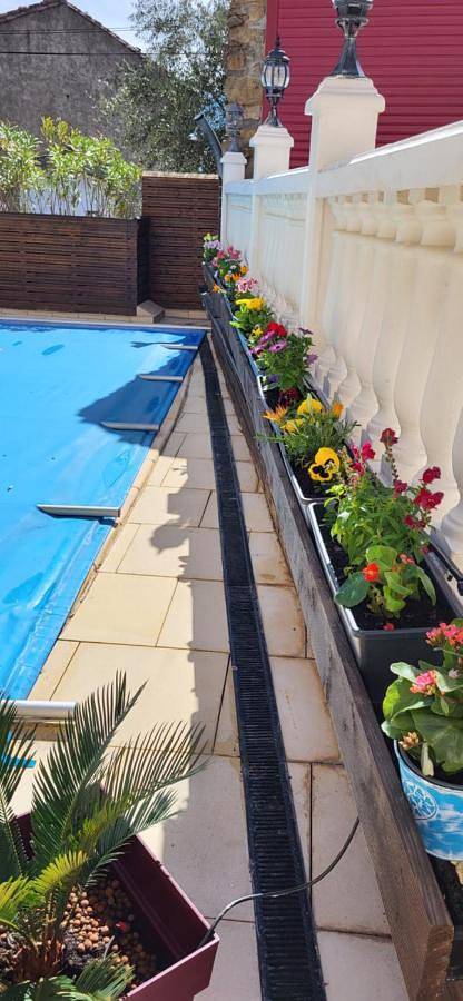 Gîte pour 2 personnes, avec terrasse et piscine à La Caunette - 2