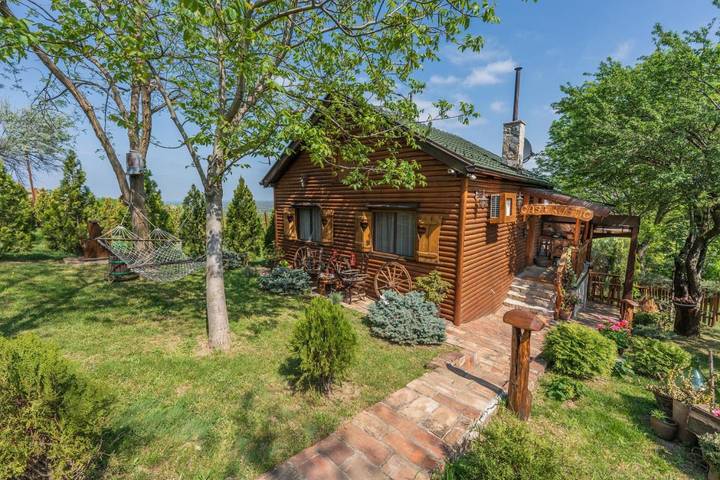 Location de vacances pour 2 personnes, avec sauna et jardin ainsi que piscine et jacuzzi à Vršac - 2