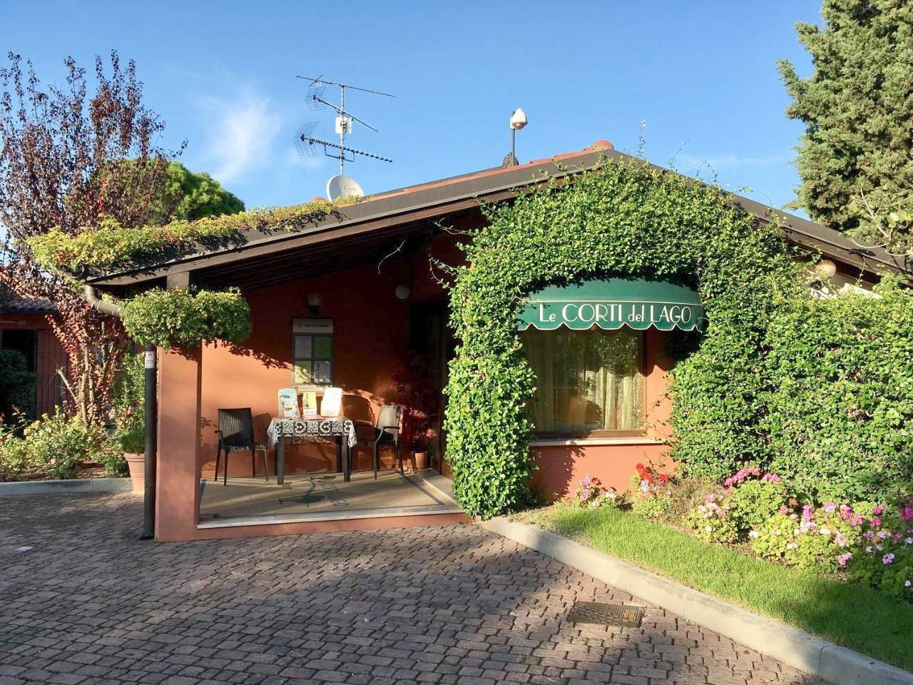 Le Corti Del Lago in Padenghe sul Garda, Prealpi Gardesane