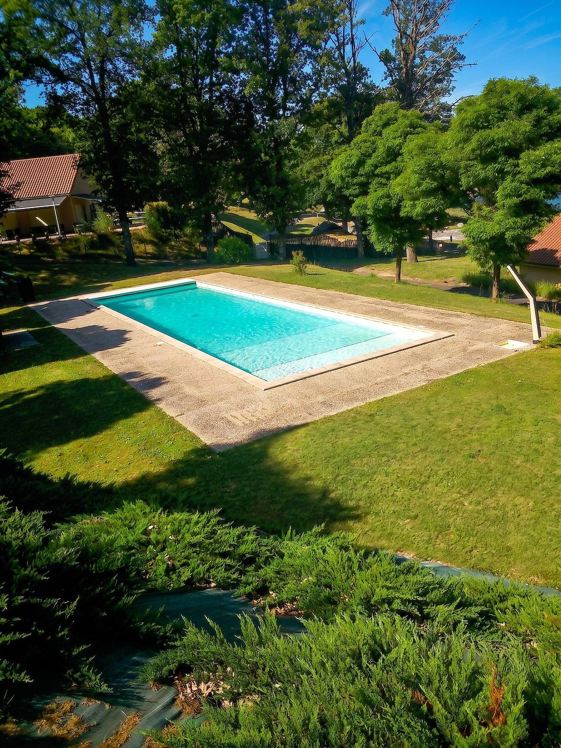 Bungalow charmant à Rochechouart avec vue sur lac in Rochechouart, Parc naturel régional Périgord-Limousin