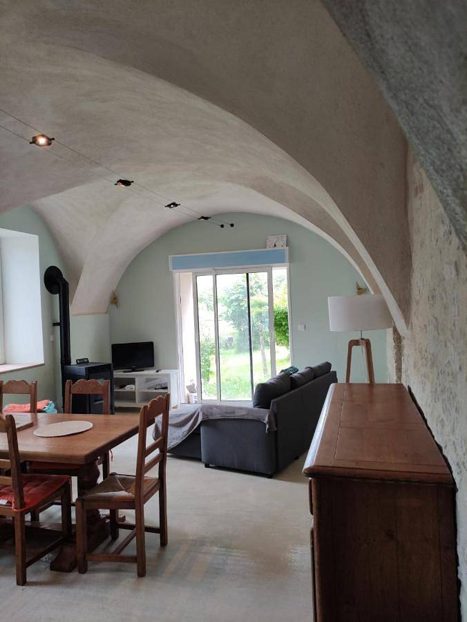 Location de vacances pour 6 personnes, avec jardin et vue à Rogna (Jura)