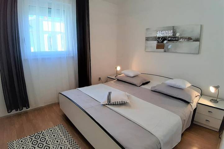 Appartement entier, Apt. Kristina à 400 m de la plage de sable + climatisation + Wifi+lave-vaisselle in Medulin City, Medulin