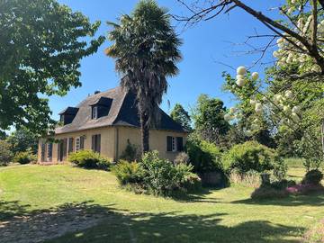 Gîte pour 6 personnes, avec terrasse et jardin à Cours-de-Pile