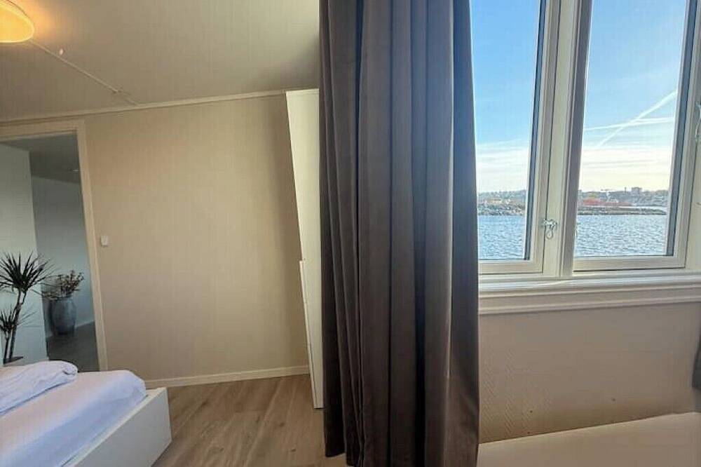 Ganze Wohnung, Modern 4Br Beachfront Apartment with Dock + Free Parking in Stavanger