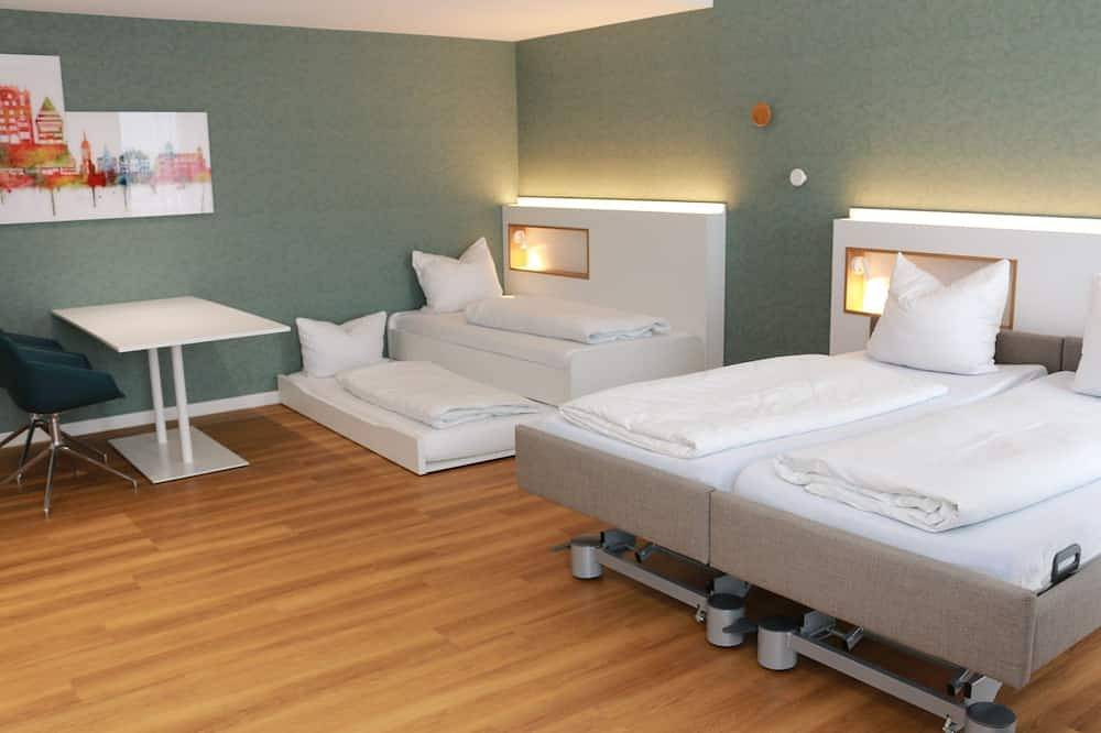 Ganze Wohnung, Familienzimmer mit eigenem Bad / 1 Doppelbett (elektrisch verstellbaren Betten) + 1 ausziehbares Einzelbett in Hildesheim, Landkreis Hildesheim