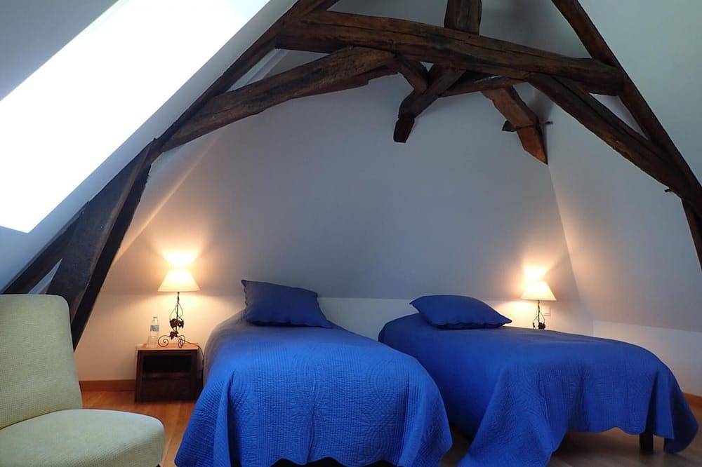 Luxueux gîte avec piscine et Wifi, proche circuit 24H du Mans, animaux bienvenus in Tuffé, Sarthe