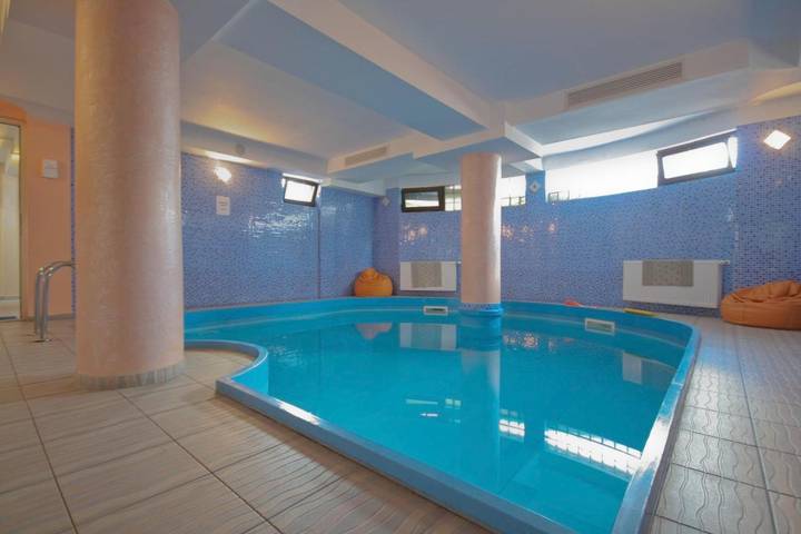 Station pour 2 personnes, avec piscine et jacuzzi ainsi que sauna et jardin dans Dorna-Arini - 3