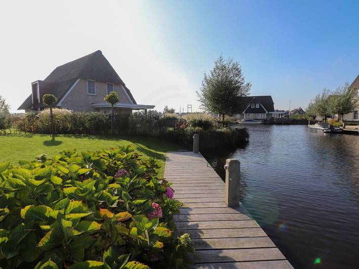 Villa in Friesland mit Sauna und Steg in Delfstrahuizen, Friesland