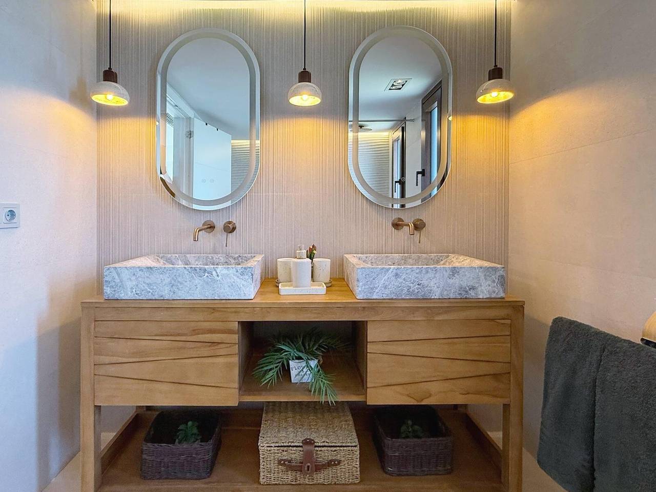 Ferienhaus „Beachfront Bohochic 2“ mit Balkon, Wlan und Klimaanlage in Playa de Guadalobon, Estepona